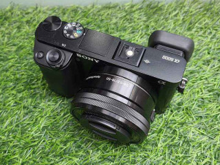 SONY A6000 + 16-50mm Lens