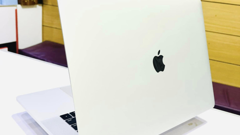 apple-macbook-pro-15-2018-big-4