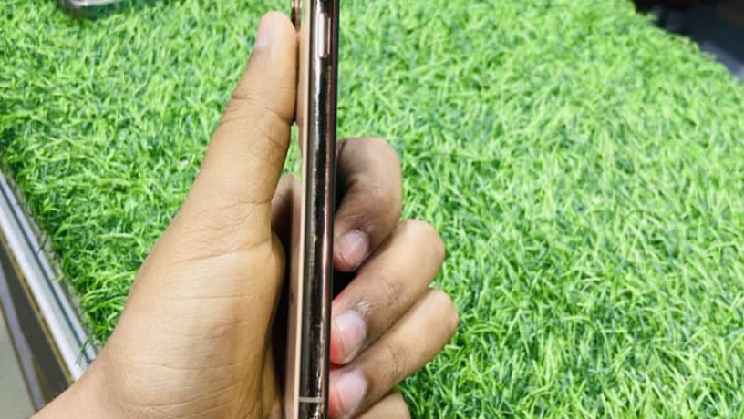iphone-xs-big-4