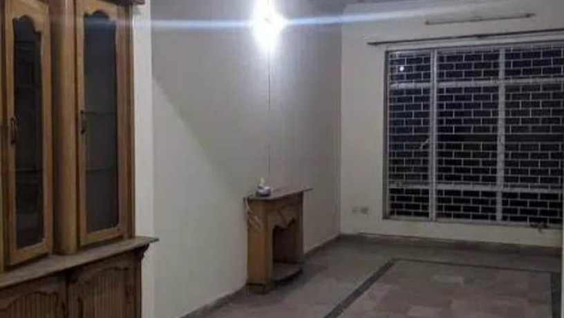10-marla-portion-available-for-rent-big-0