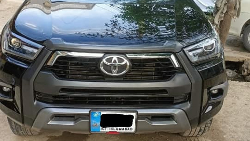toyota-hilux-revo-v-big-1