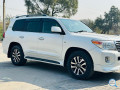toyota-land-cruiser-v8-agx-small-0