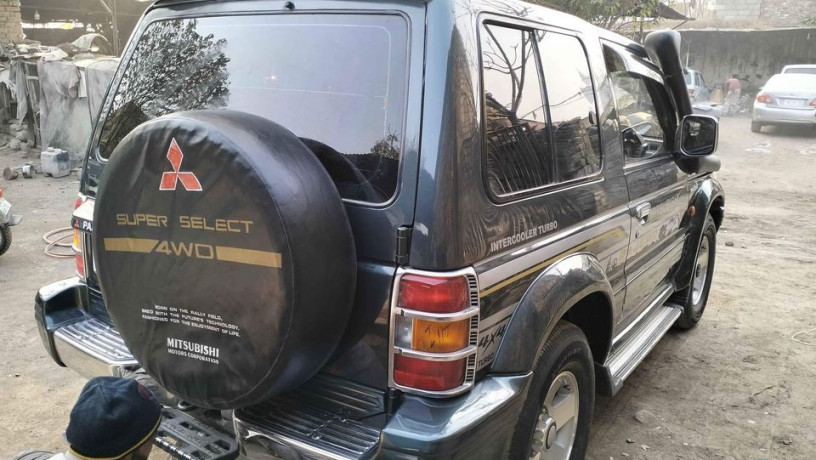 pajero-3-door-big-4