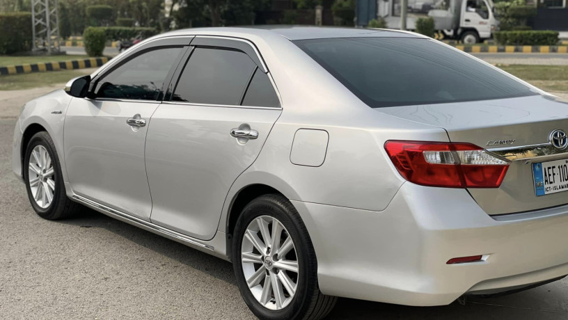 camry-hybrid-24-big-4