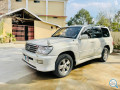 toyota-landcruiser-small-0