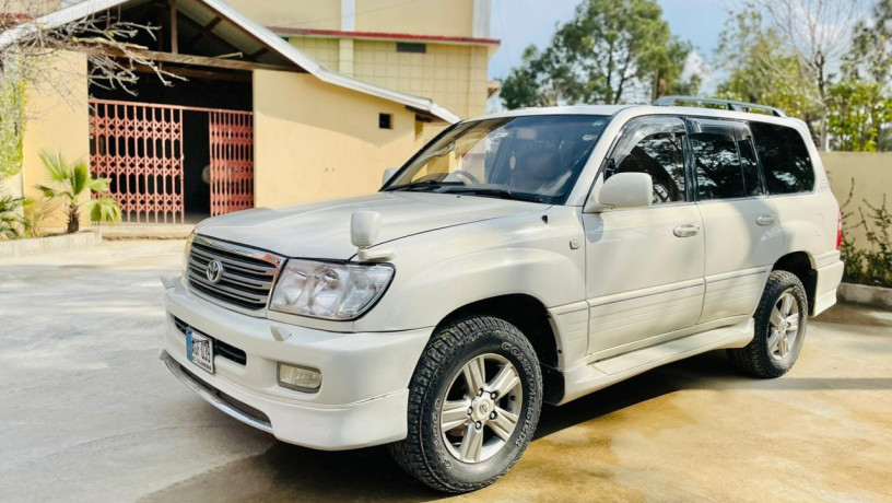 toyota-landcruiser-big-0