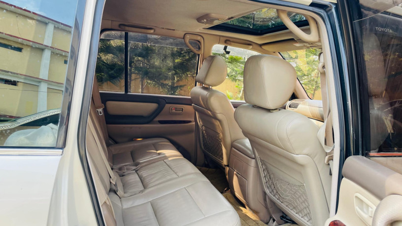 toyota-landcruiser-big-4