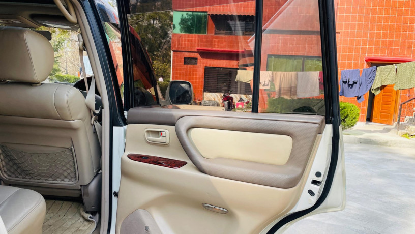 toyota-landcruiser-big-3